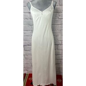 Vintage Olga Beige Minimalist Classically Elegant Slip/Chemise